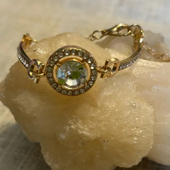 Gold and cubic zirconia focal stone with smaller cz’s each side. - Picture 3 of 9